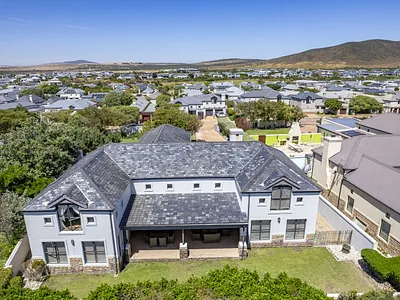 4 Bedroom House For Sale in Melkbosstrand - V5RJ.webp