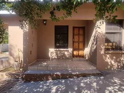 3 Bedroom House For Sale in Komatipoort - B8yJ.webp