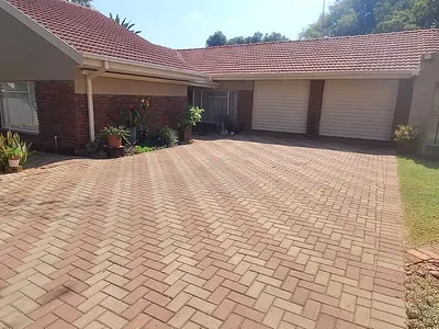 4 Bedroom House For Sale in Polokwane - Hu9J.webp