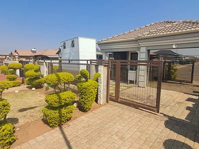 3 Bedroom House For Sale in Soshanguve - P8cq.webp