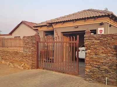 3 Bedroom House For Sale in Soshanguve - 9RVd.webp