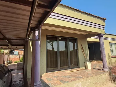 3 Bedroom House For Sale in Soshanguve - 8ukc.webp
