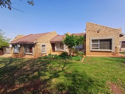 4 Bedroom House For Sale in Klerksdorp - BoVC.webp