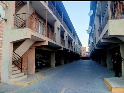 2 Bedroom House For Sale in Kempton Park - ojlY.webp