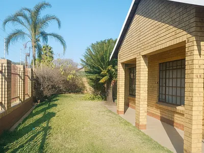 3 Bedroom Townhouse For Sale in Witbank - SbPl.webp