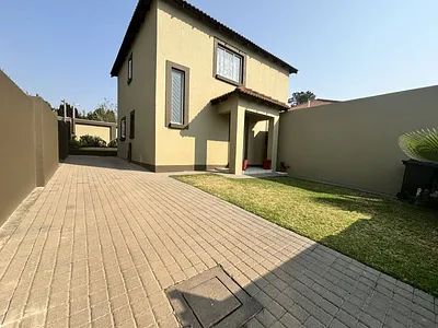 3 Bedroom House For Sale in Randburg - dvDn.webp