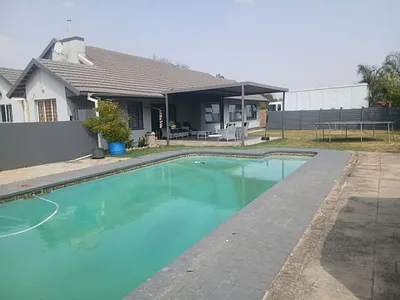 3 Bedroom House For Sale in Edenvale - ZoNb.webp