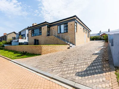 3 Bedroom House For Sale in Hartenbos - iw1l.webp