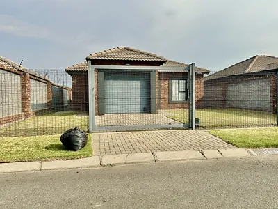 House For Sale in Secunda - G6Dq.webp