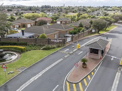 4 Bedroom House For Sale in Brackenfell - 7TQ2.webp
