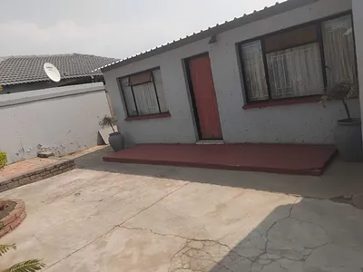 6 Bedroom House For Sale in Pretoria - skxf.webp