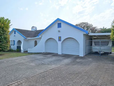 4 Bedroom House For Sale in Port Elizabeth - img