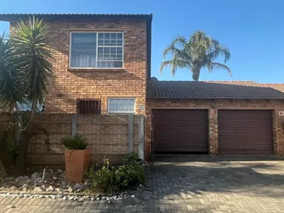 3 Bedroom Townhouse For Sale in Roodepoort - img