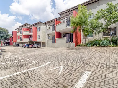 3 Bedroom Apartment For Sale in Randburg - IzT5.webp
