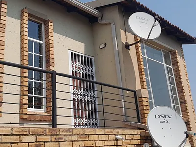 1 Bedroom Apartment For Sale in Roodepoort - QtR2.webp