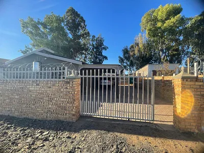 2 Bedroom House For Sale in Kimberley - 2F3F.webp