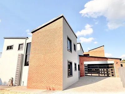 5 Bedroom House For Sale in Pretoria - uktF.webp