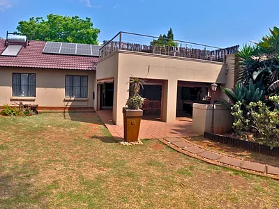 4 Bedroom House For Sale in Roodepoort - UtVD.webp