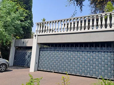 6 Bedroom House For Sale in Klerksdorp - d4OO.webp