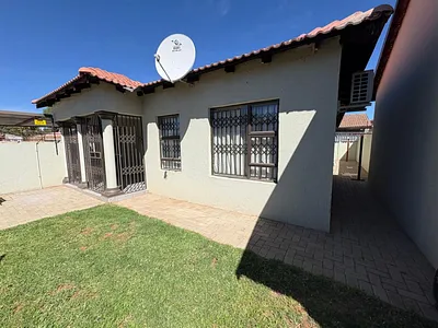 3 Bedroom House For Sale in Kimberley - Xpnk.webp