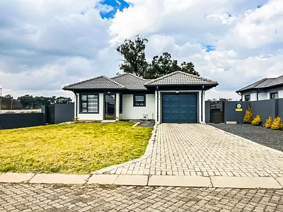 3 Bedroom House For Sale in Akasia - a3gV.webp