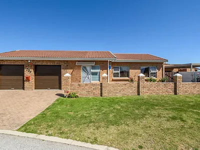 5 Bedroom House For Sale in Port Elizabeth - OOPQ.webp