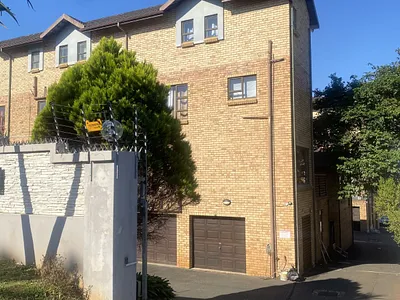 2 Bedroom Apartment For Sale in Amanzimtoti - xFsh.webp