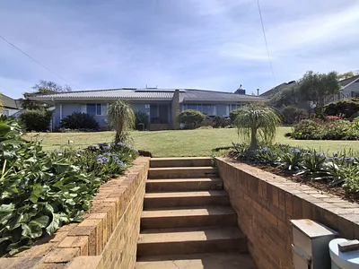 3 Bedroom House For Sale in Malmesbury - rzQ0.webp