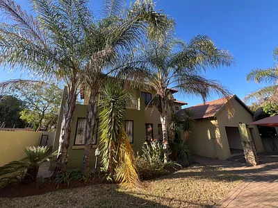 4 Bedroom House For Sale in Hartbeespoort - f8VN.webp