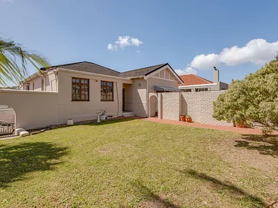 3 Bedroom House For Sale in Port Elizabeth - mnGv.webp