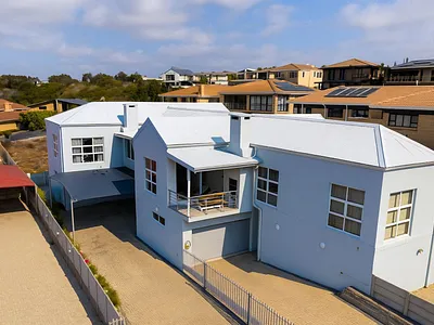 3 Bedroom House For Sale in Mossel Bay - 5Ys3.webp