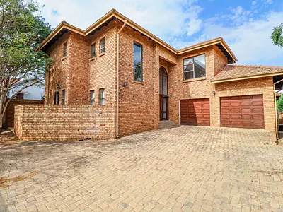 5 Bedroom House For Sale in Centurion - CJn2.webp