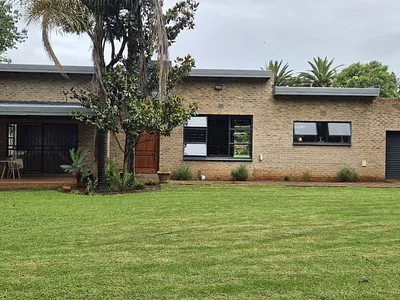 5 Bedroom House For Sale in Lydenburg - FyX7.webp