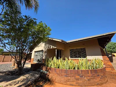 3 Bedroom House For Sale in Kimberley - d57v.webp