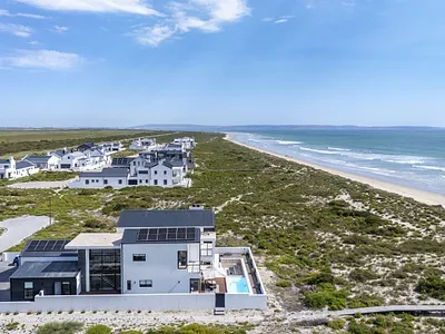 4 Bedroom House For Sale in Velddrif - PYnl.webp