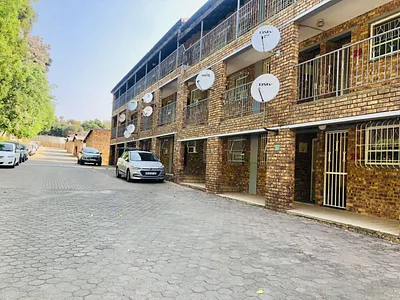 2 Bedroom House For Sale in Randburg - YaNc.webp