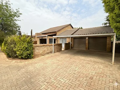 2 Bedroom Townhouse For Sale in Randburg - cGVt.webp