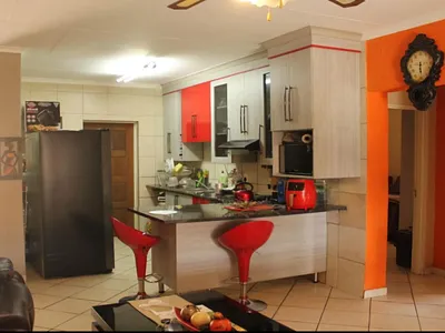 2 Bedroom Apartment For Sale in Nelspruit - j32K.webp