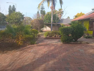 4 Bedroom House For Sale in Akasia - 5T5G.webp