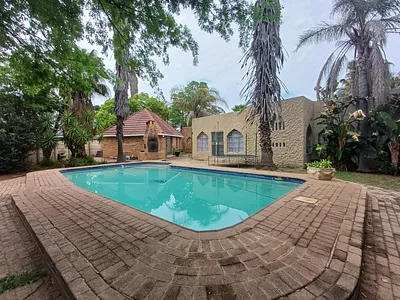 4 Bedroom House For Sale in Klerksdorp - 9O7M.webp
