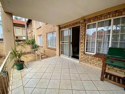 2 Bedroom Townhouse For Sale in Centurion - 8VJ5.webp