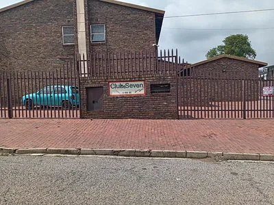 3 Bedroom Townhouse For Sale in Roodepoort - mBxJ.webp