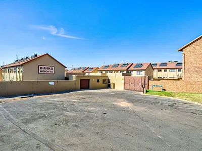 3 Bedroom Townhouse To Rent in Kempton Park - img