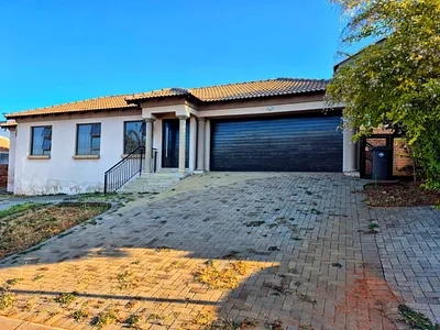 3 Bedroom House To Rent in Akasia - img