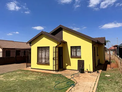 3 Bedroom House For Sale in Akasia - img