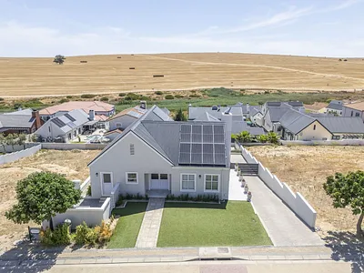 4 Bedroom House For Sale in Malmesbury - 2seq.webp