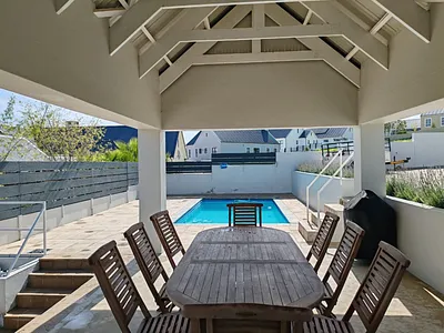 4 Bedroom House For Sale in Malmesbury - 6Sci.webp