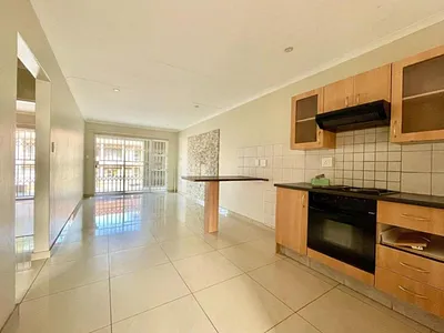 2 Bedroom Apartment For Sale in Randburg - UujM.webp
