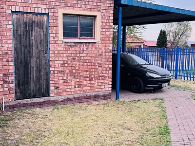 2 Bedroom House For Sale in Witbank - jYq1.webp