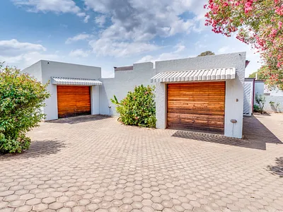 4 Bedroom House For Sale in Krugersdorp - L517.webp